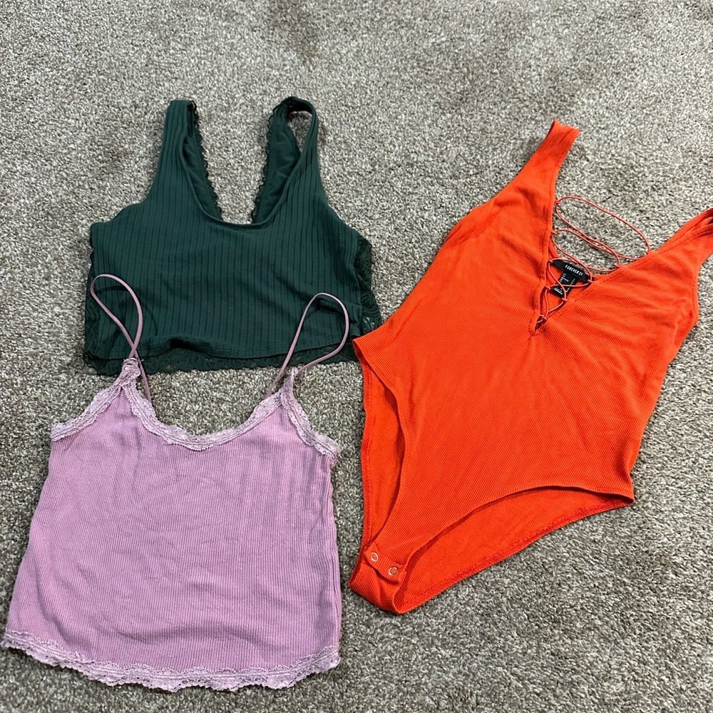 AE/Forever 21,Green,pink,and red Women's Crop Tops and bodysuit bundle
